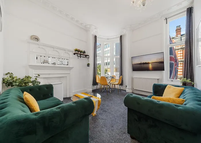 Spacious 3-Bedroom Residence In Exclusive Mayfair 7Gc