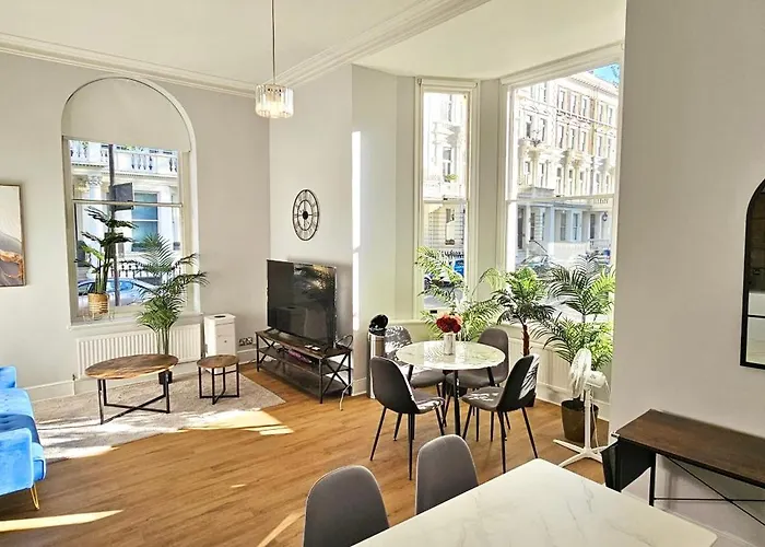Kensington 2Bed Stucco Bright Large High Ceilings - Luxurylondonstays
