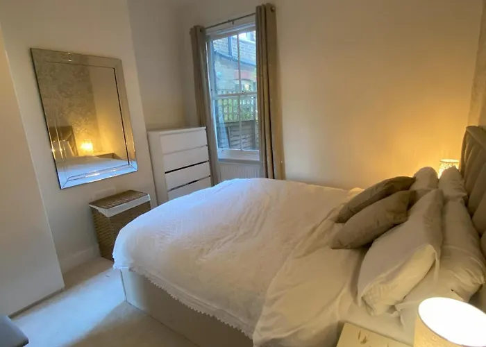 Cosy Earlsfield Pad With Garden
