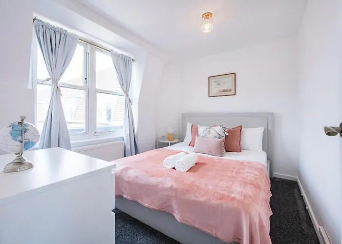 Spacious London Stay - 3 Bedroom Property