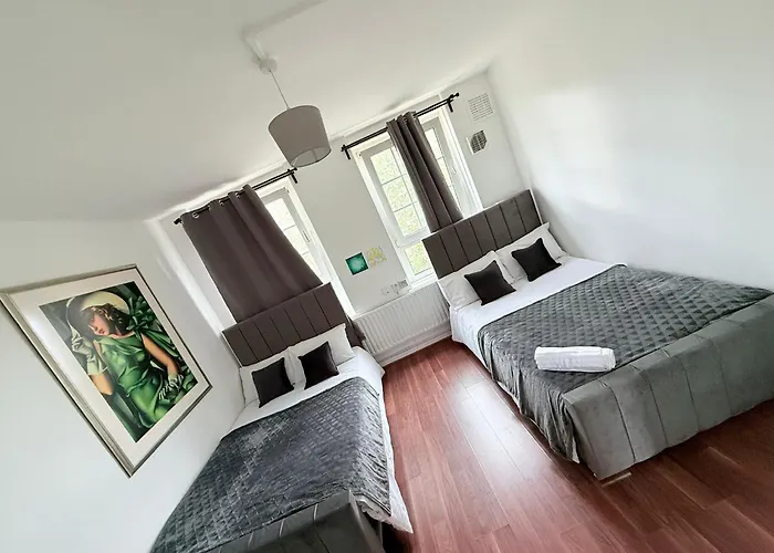 Shadwell Chic Stay- Twin Private Room For 4 People , 3 Minutes To Station, Near Central London