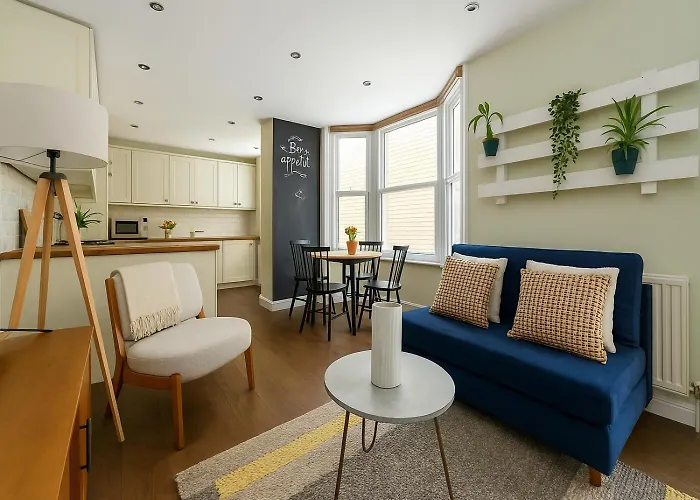 2 Bed Apartment In Finsbury With Garden