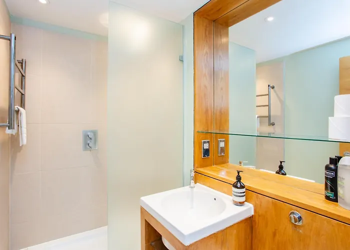 Modern 3 Bedroom Apartment In Paddington