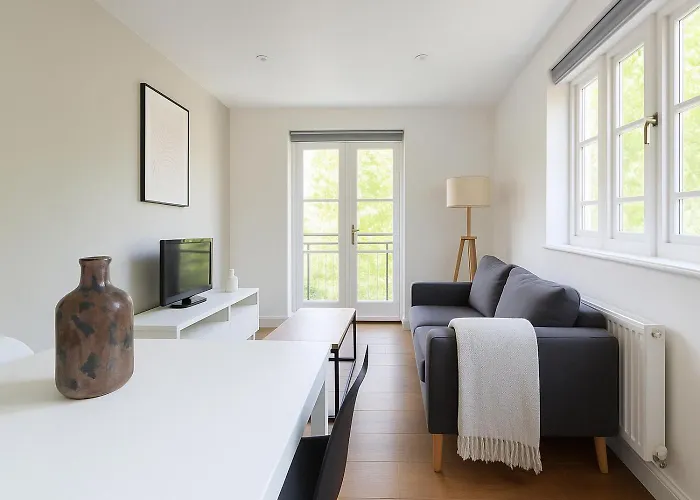 2 Bed Balcony Flat In Fulham