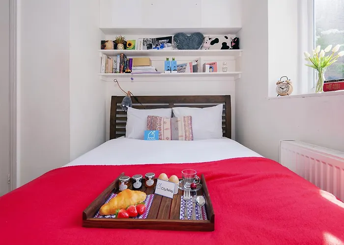 Bright Gratton Road Apartment