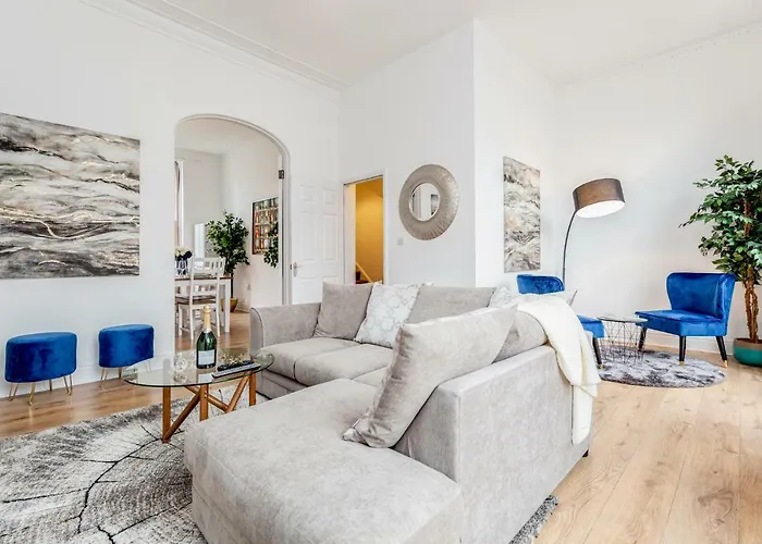 Bright & Spacious 4Beds Home - Kensington High Street-Olympia