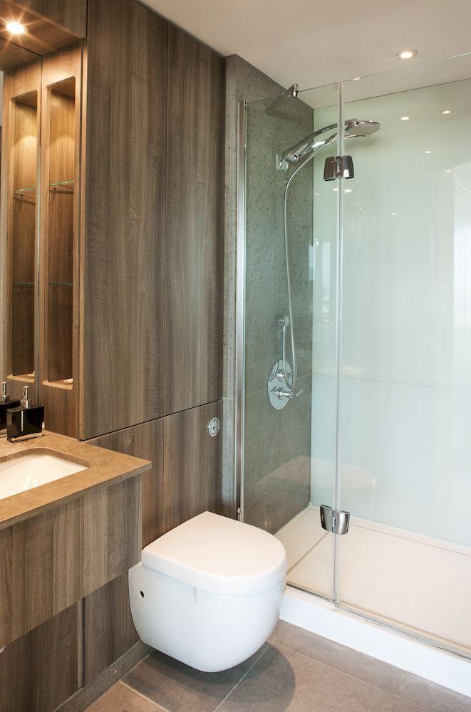 Apartment St Georges Wharf London