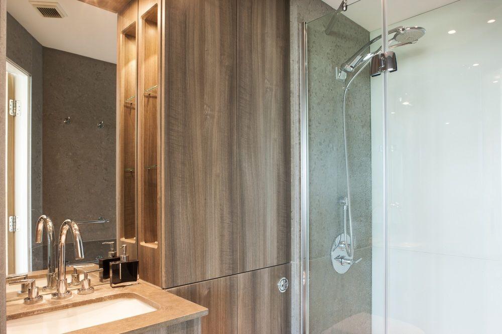 St Georges Wharf Apartment *