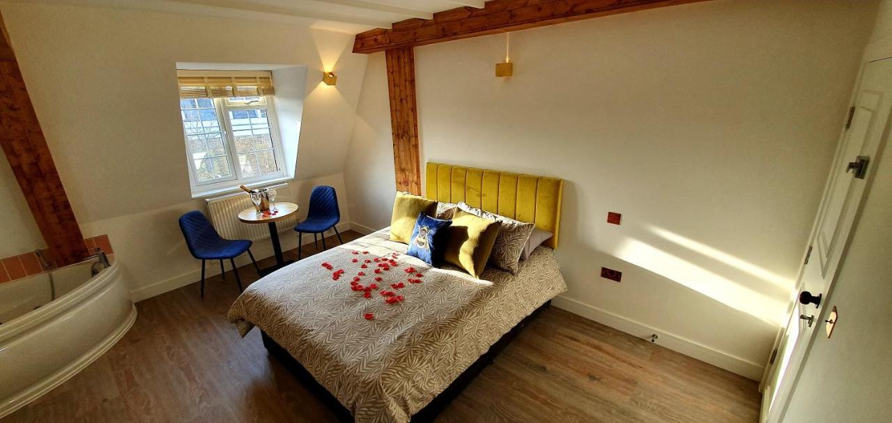 Angel Townhouse Hotel 3*