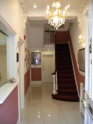 Oyo Lifestyle Golden 3* London