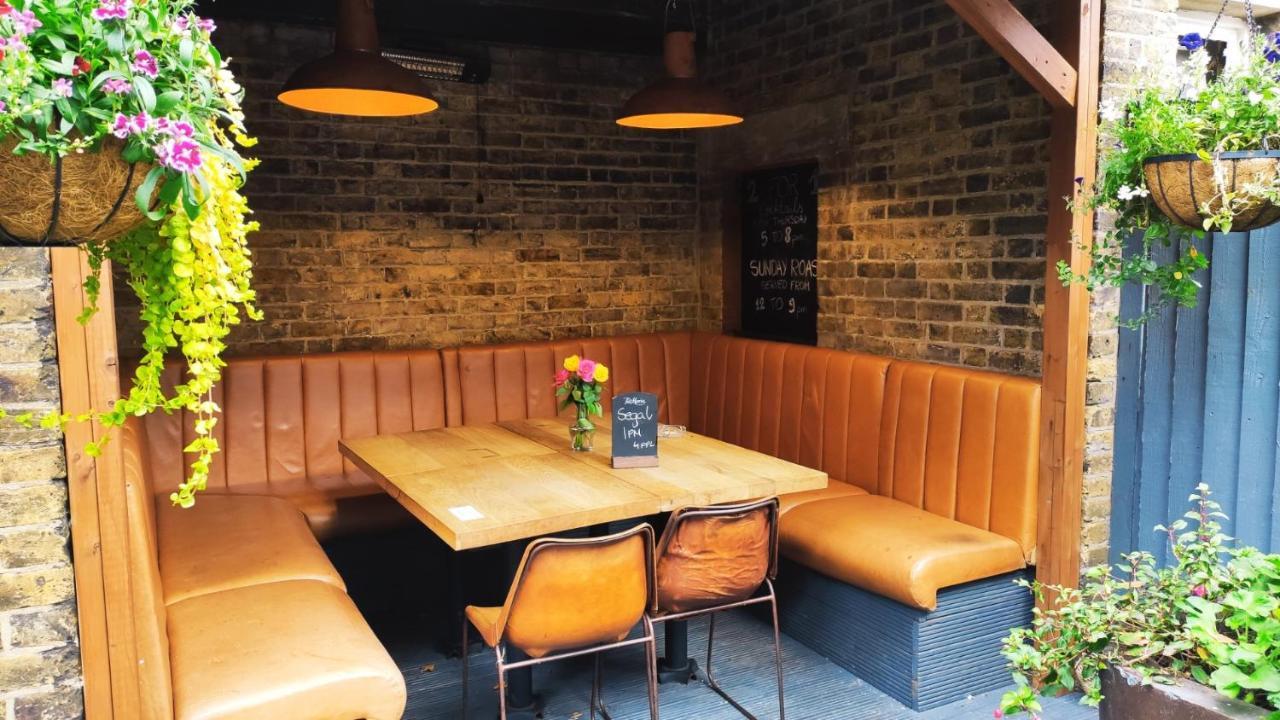 Oyo The Kilburn Arms Bed & Breakfast
