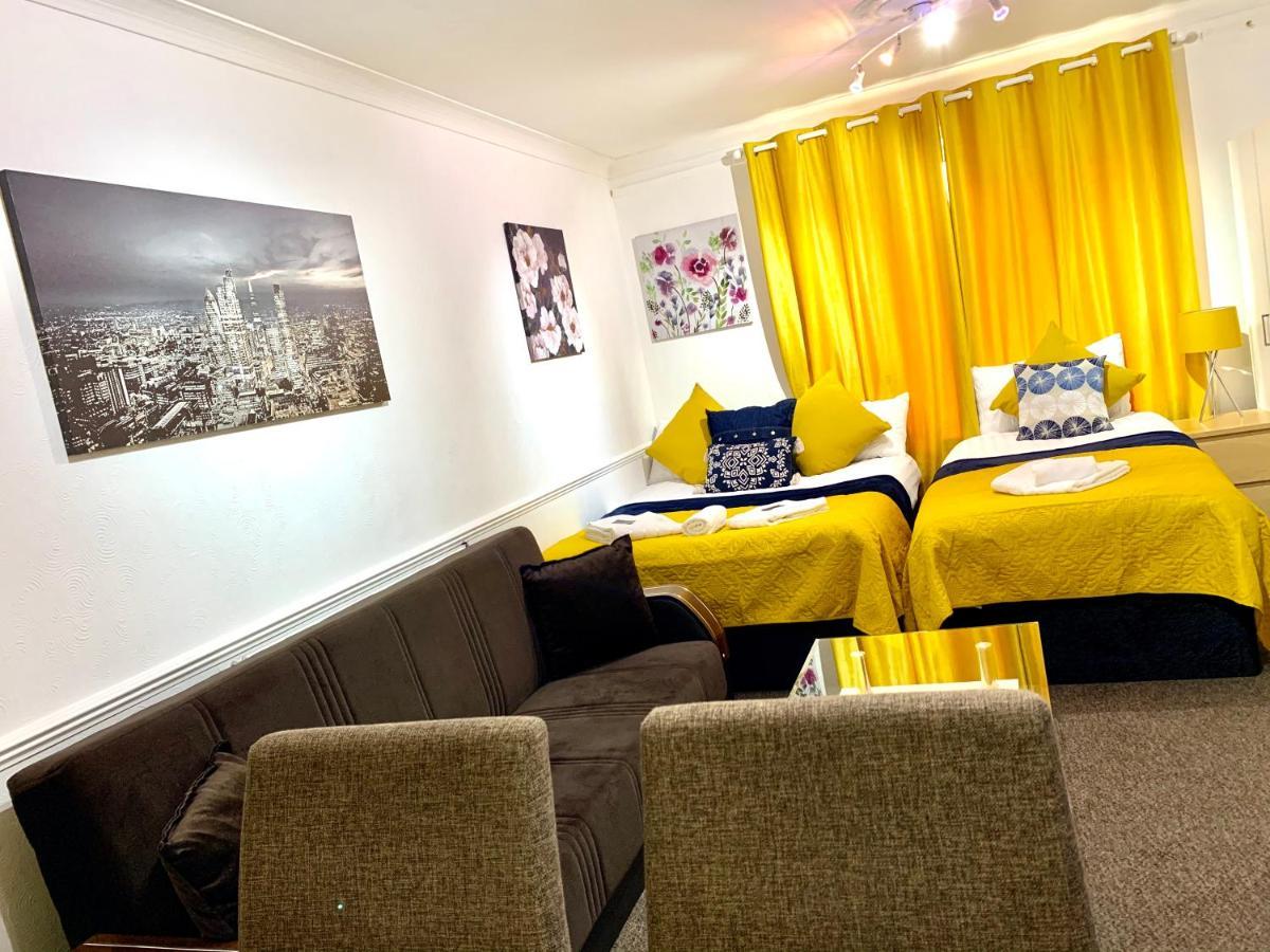 Excel 2 Bedrooms, Reception, Spacious * London