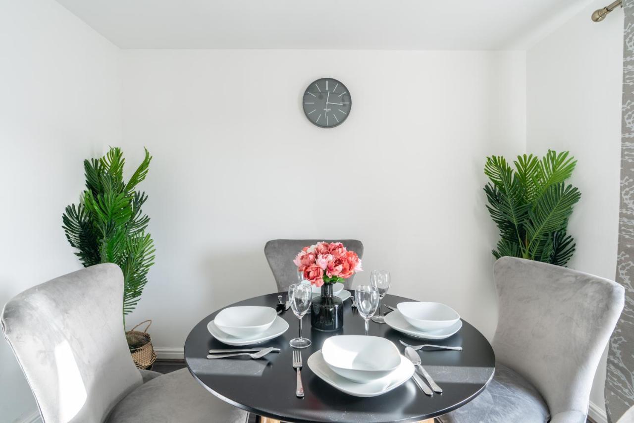 By Rehoboth - Abbey Wood Station - Zone 4 * Londres