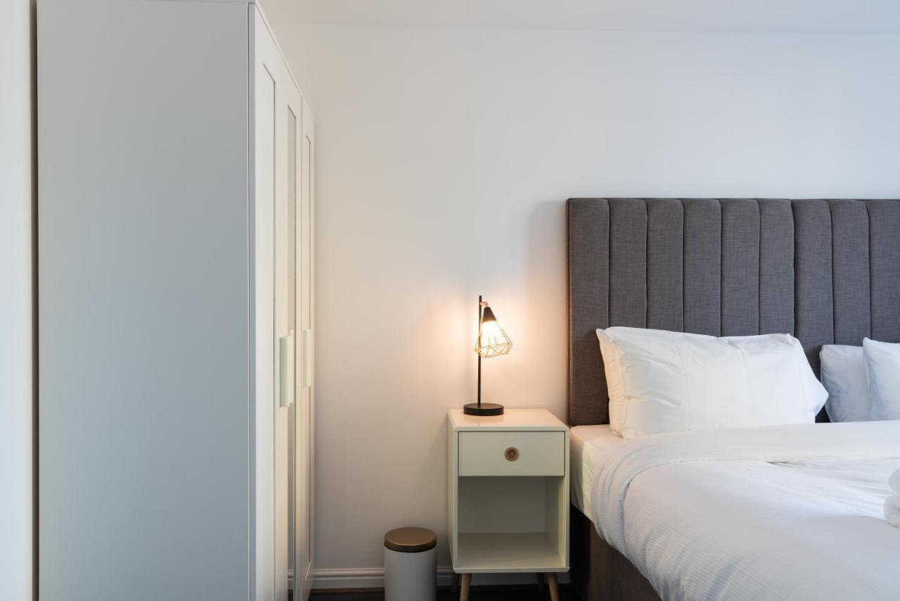 By Rehoboth - Abbey Wood Station - Zone 4 * Londres