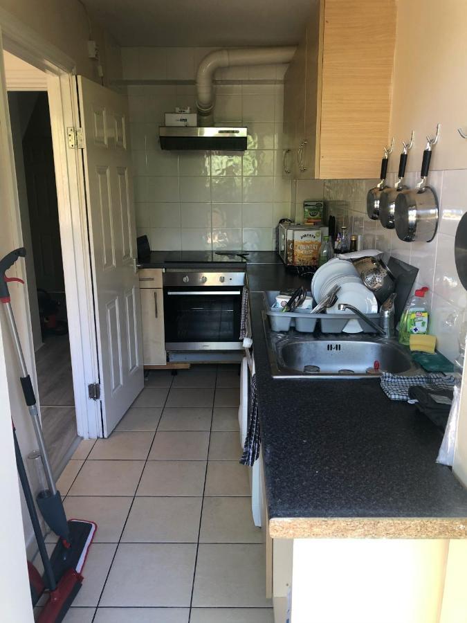 Hospedagem domiciliar Double With Private Bathroom In A 2-bedrooms House Londres