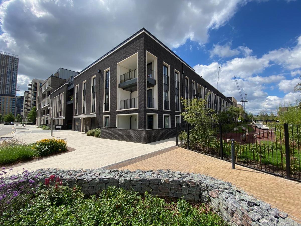 New Luxury 3-bed In The Heart Of The Olympic Park Apartment London
