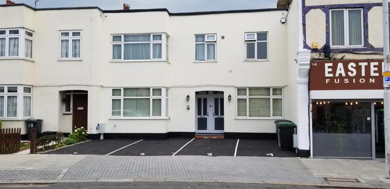 Luxury 3 Bedroom Flat 1min Walk From Underground, With Free Parking Sleeps X10
