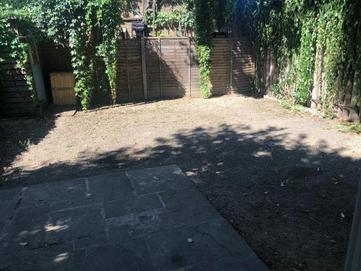 Double With Private Bathroom In A 2-bedrooms House * Londres