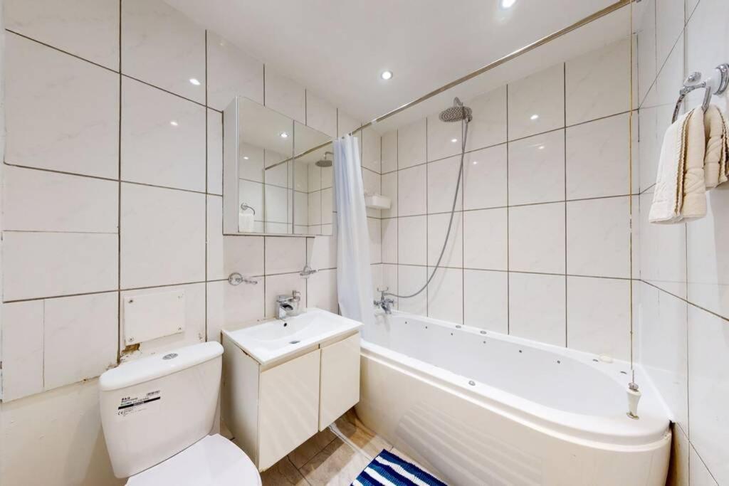 Super 2 Bed House With Privategarden Apartamento Londres