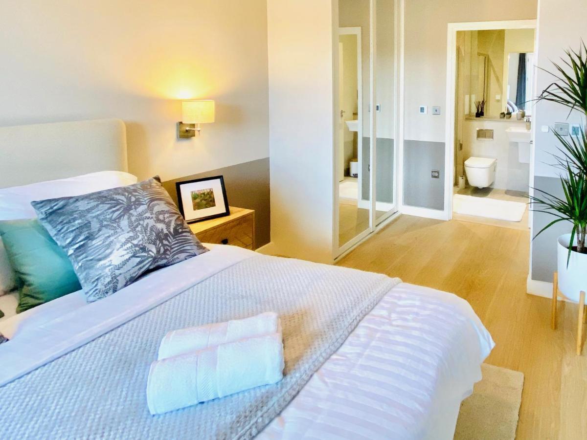 New Luxury 3-bed In The Heart Of The Olympic Park Apartment