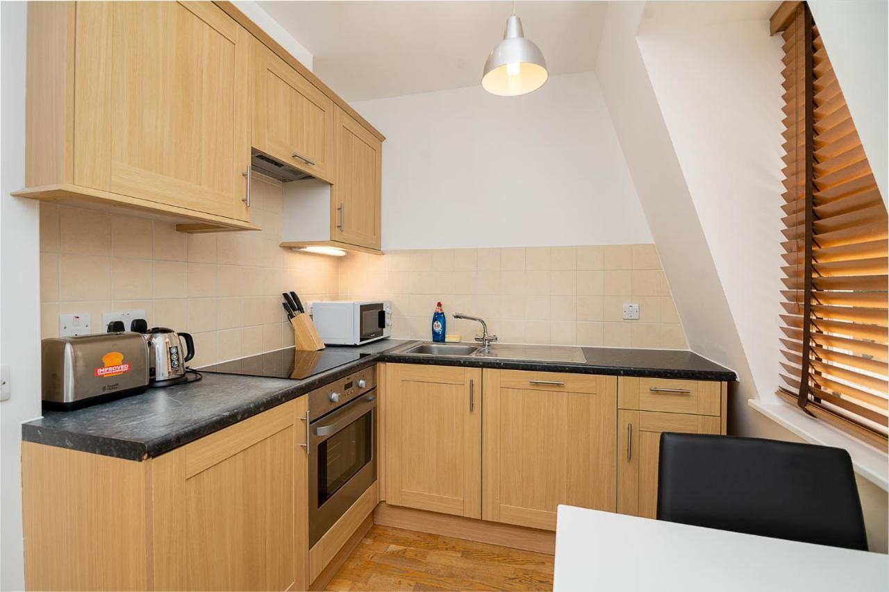 Modern 1 Bed Flat For Up To 2 People In Holborn, With Free Wifi Londres