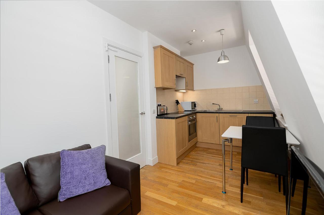 Modern 1 Bed Flat For Up To 2 People In Holborn, With Free Wifi