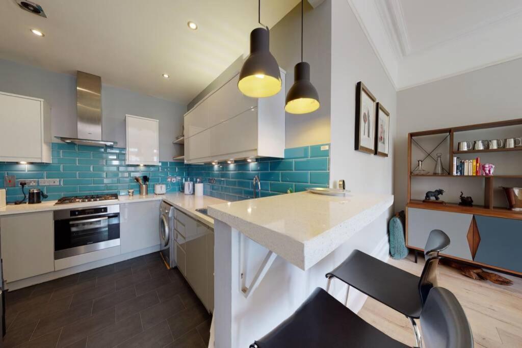 Modern 2 Bed Flat - The Black Dog Pub - 6 Mins From Vauxhall Station * London