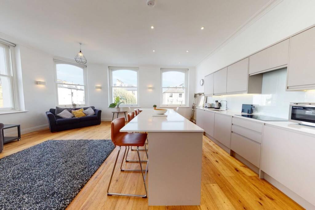 Superb 3 Bed Flat Camden 5 Min Walktube Station Apartment London
