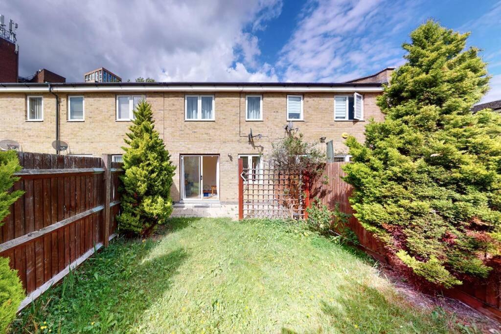 Super 2 Bed House With Privategarden * Londres