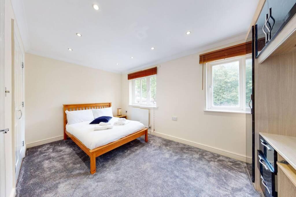 Super 2 Bed House With Privategarden Apartamento *