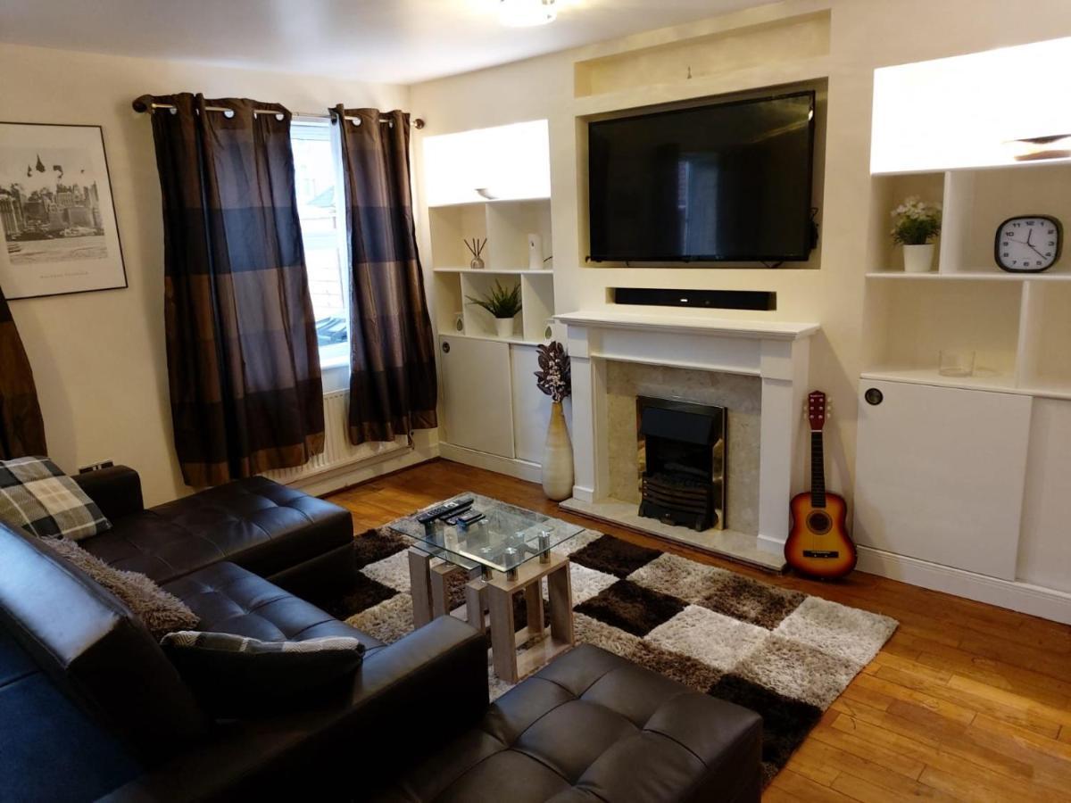 Apartment Heronsgate Gh007 London