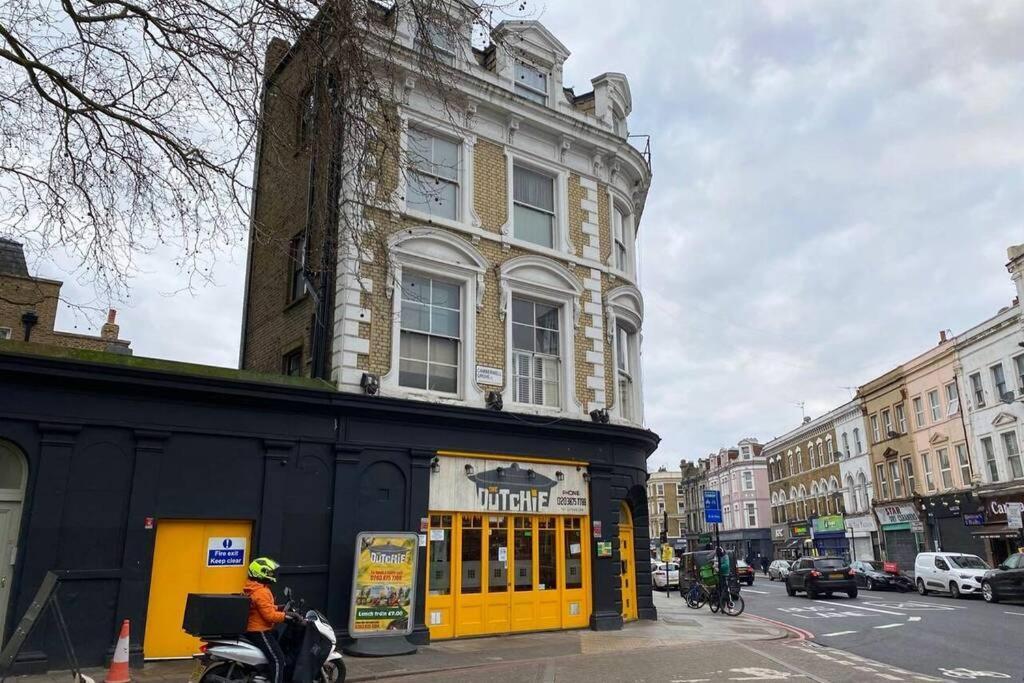 Two Bedroom Garden Flat In Zone 2 Apartment London