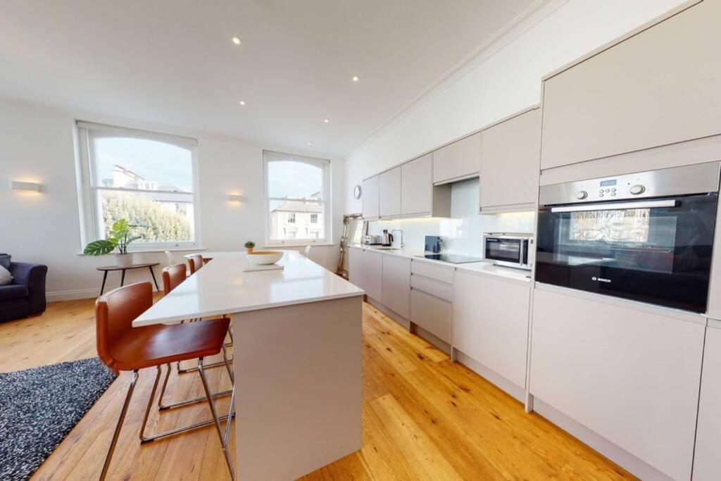 Superb 3 Bed Flat Camden 5 Min Walktube Station *