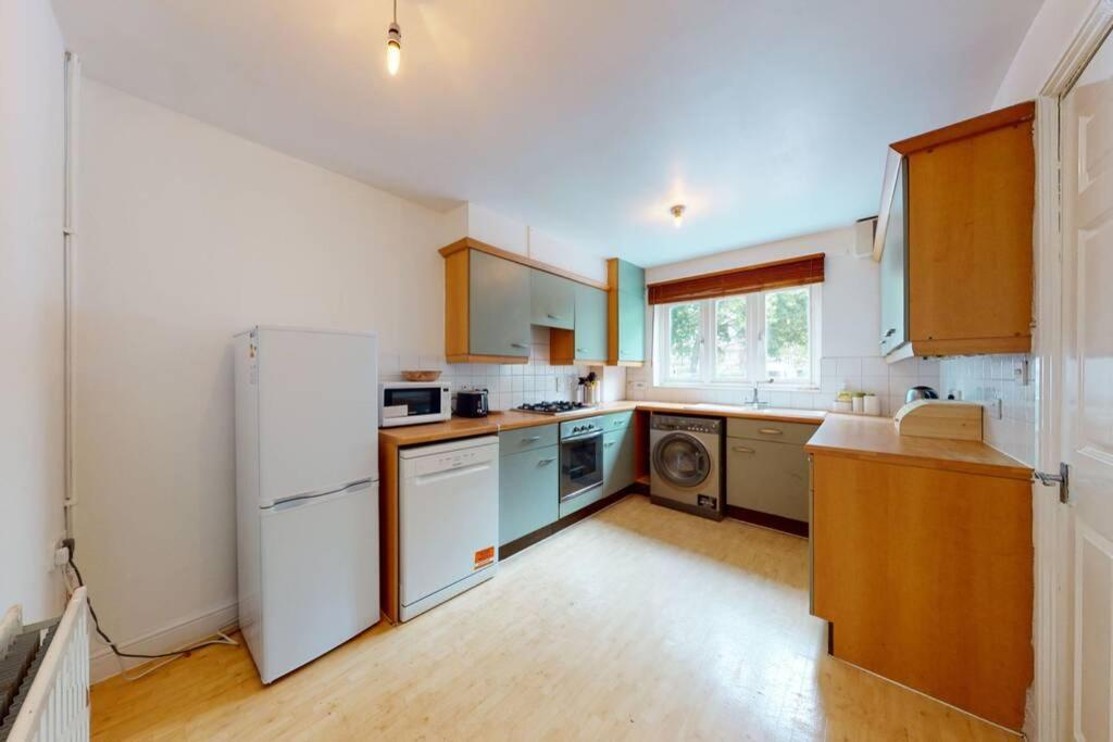 Super 2 Bed House With Privategarden Apartamento *