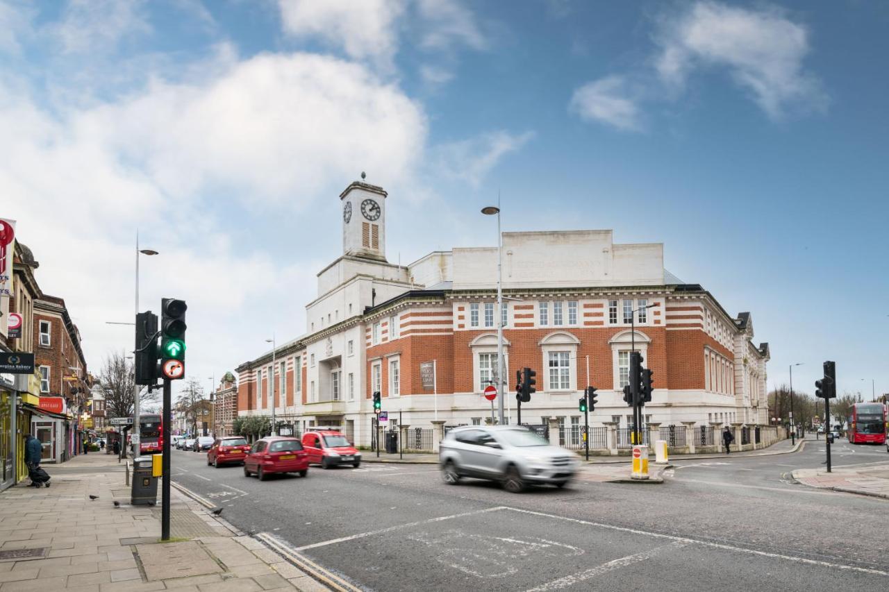 Exclusive In Acton By Underthedoormat * Londres