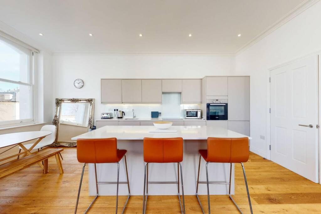 Superb 3 Bed Flat Camden 5 Min Walktube Station Apartment *