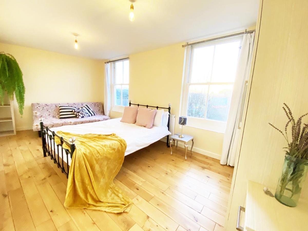 London's East End 2 Bedroom Apartment London