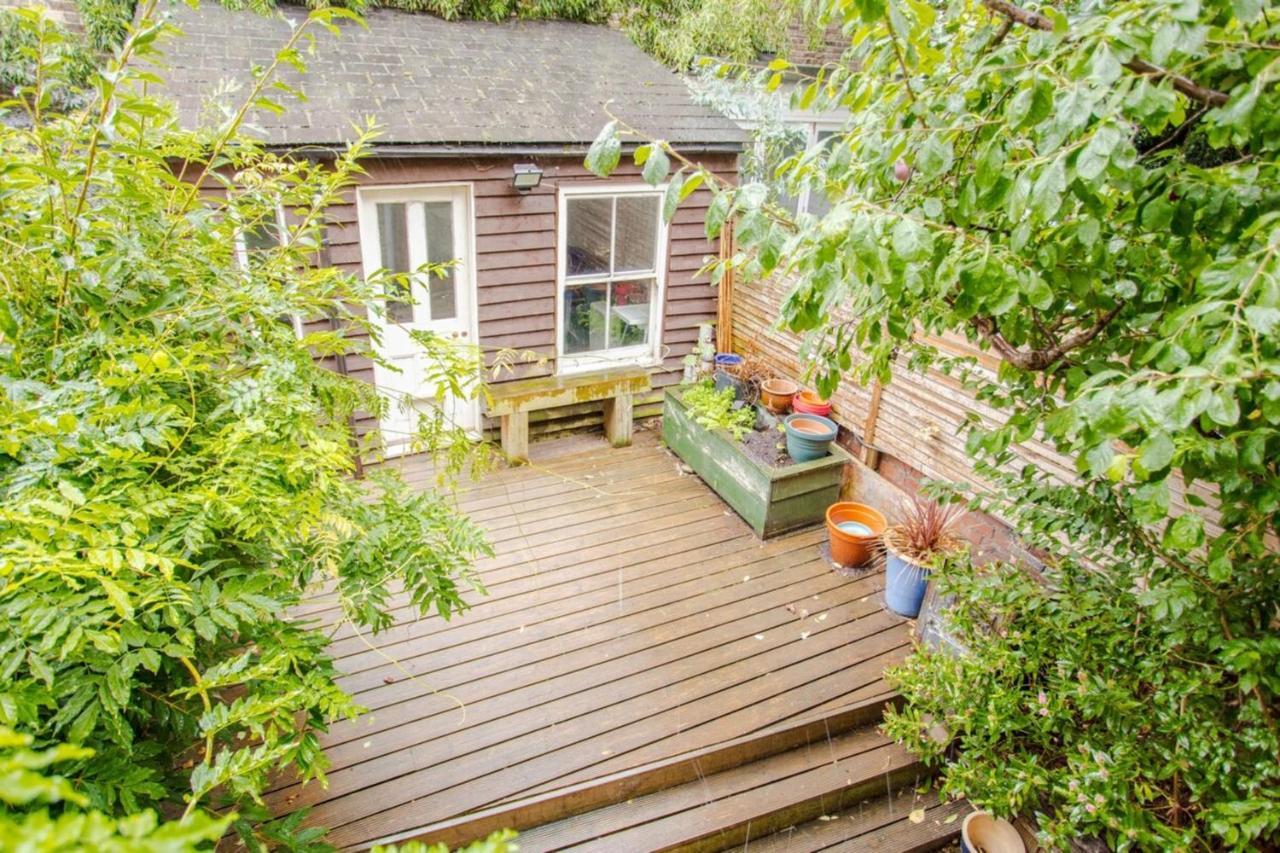 Spacious 2 Bedroom Flat For 6 - 10 Mins From Central Apartment