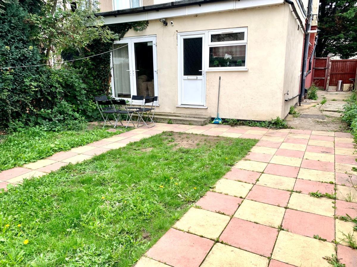 2 Bedroom Apartment, Kitchen, Reception And Private Garden London