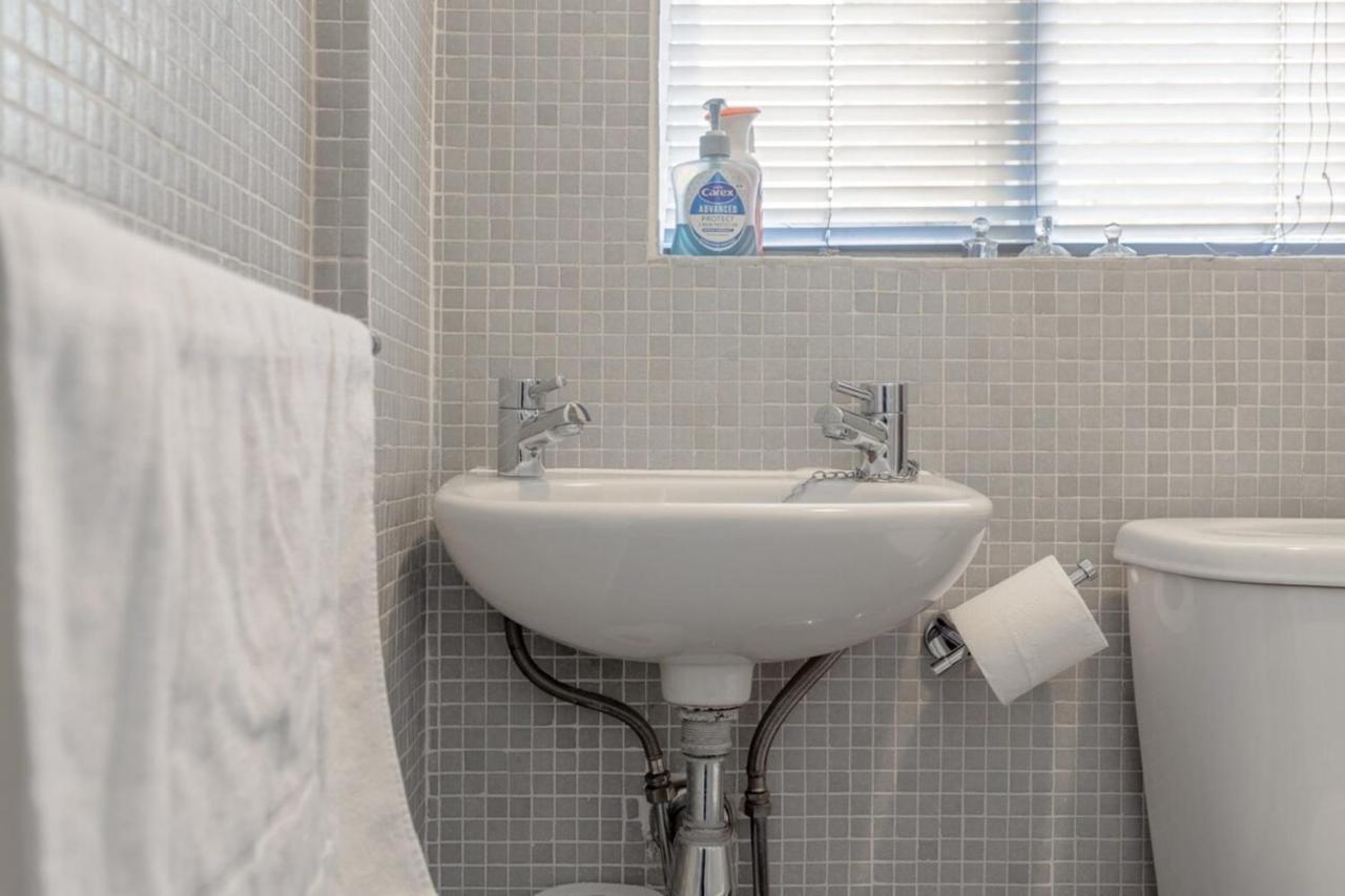 Stylish 1 Bed Near Battersea Park Apartment *
