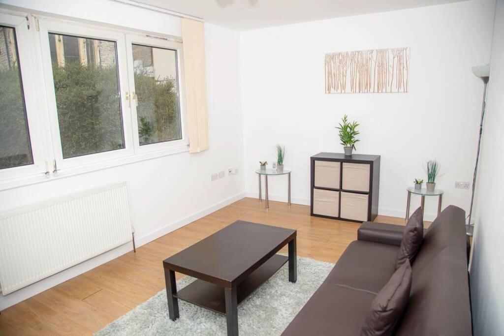 Shoreditch Hoxton Large 3 Bed Garden Flat