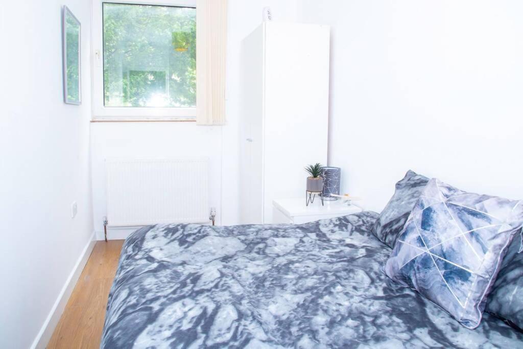 Shoreditch Hoxton Large 3 Bed Garden Flat Apartment London