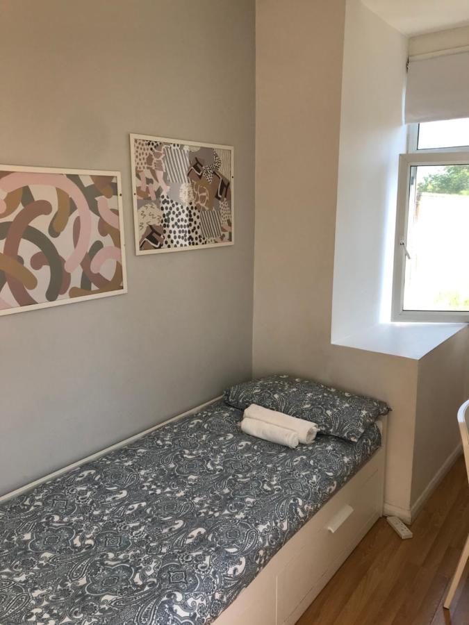 Homestay Single Bedrooms With Wifi And Underbed 10 London