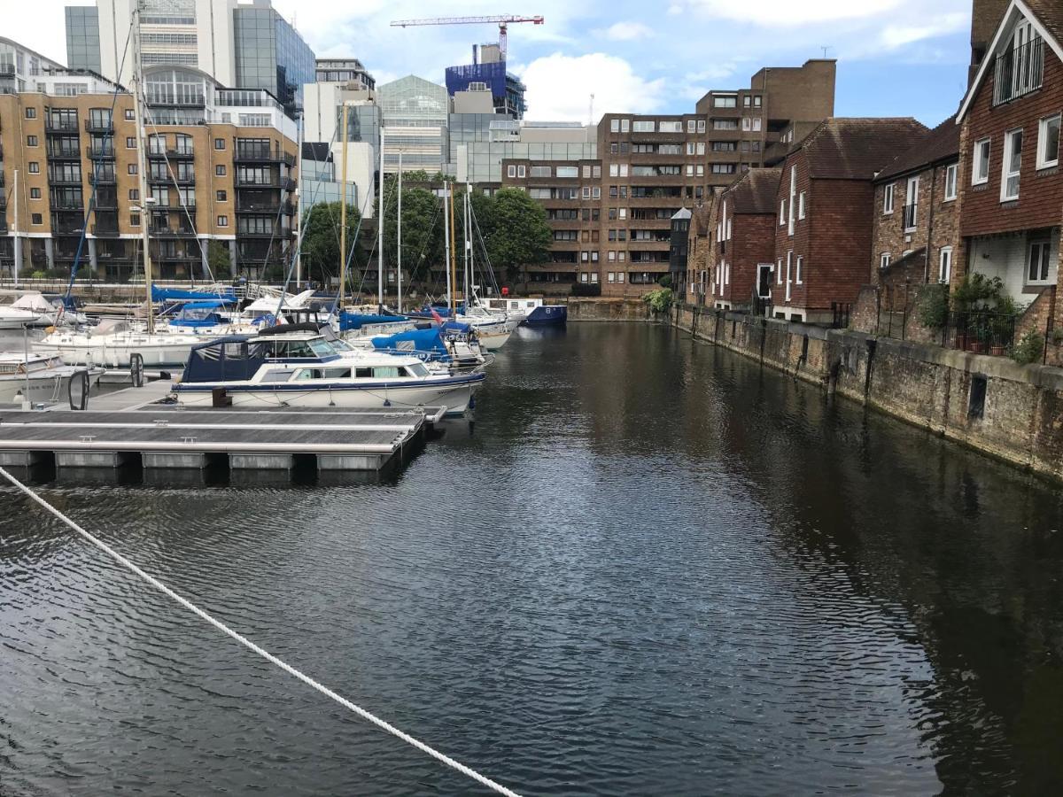 Entire Boat At St Katherine Docks 2 Available Select Using Options Botel Londres