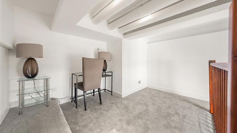 Penthouse Apartment *