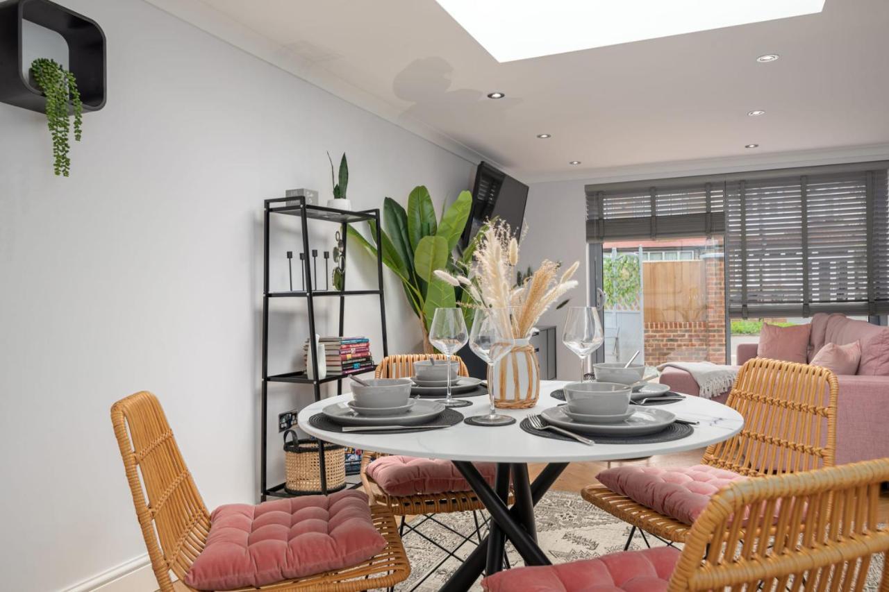 Casa de férias Guestready - Unique Near Wimbledon With Gorgeous Deck And Parking