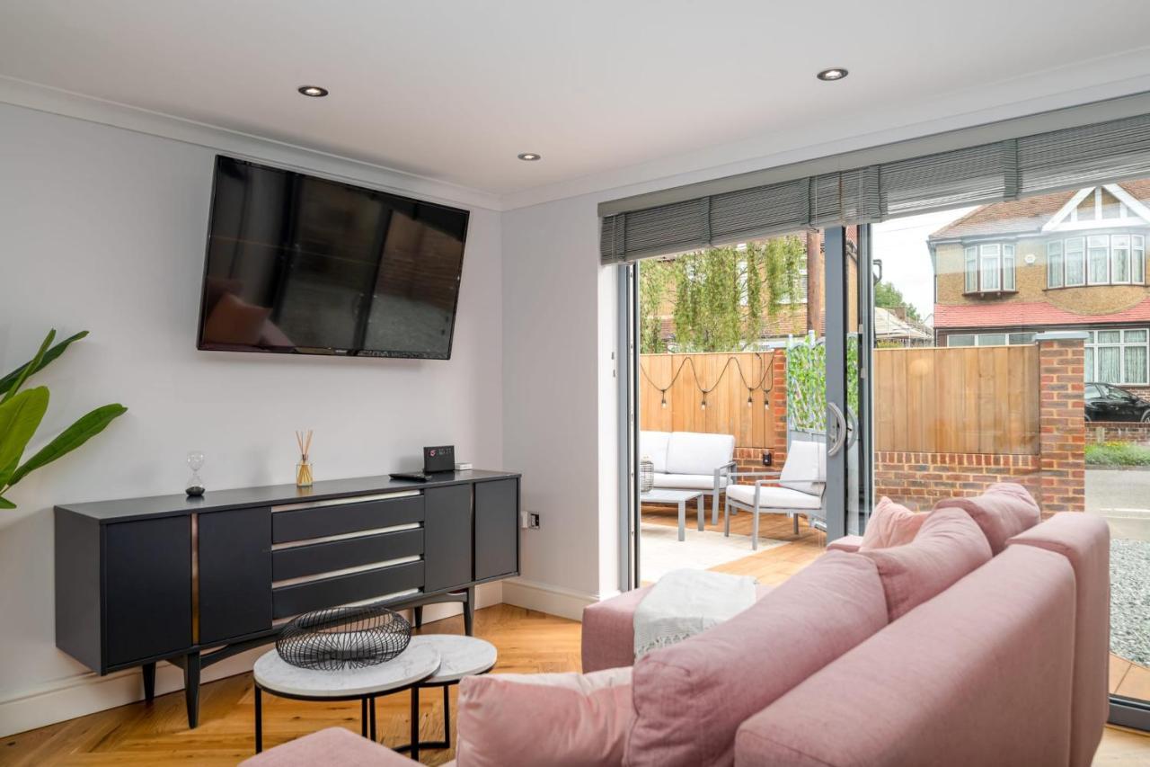 Guestready - Unique Near Wimbledon With Gorgeous Deck And Parking Casa de férias *