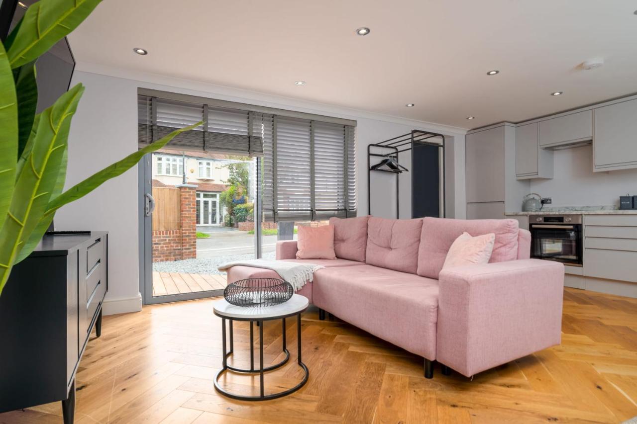 Guestready - Unique Near Wimbledon With Gorgeous Deck And Parking Casa de férias Londres