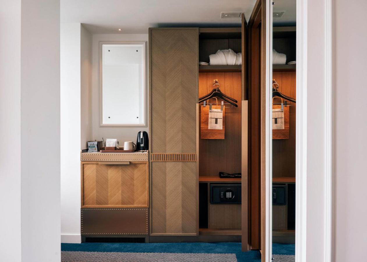 Page8, Page Hotel Londres