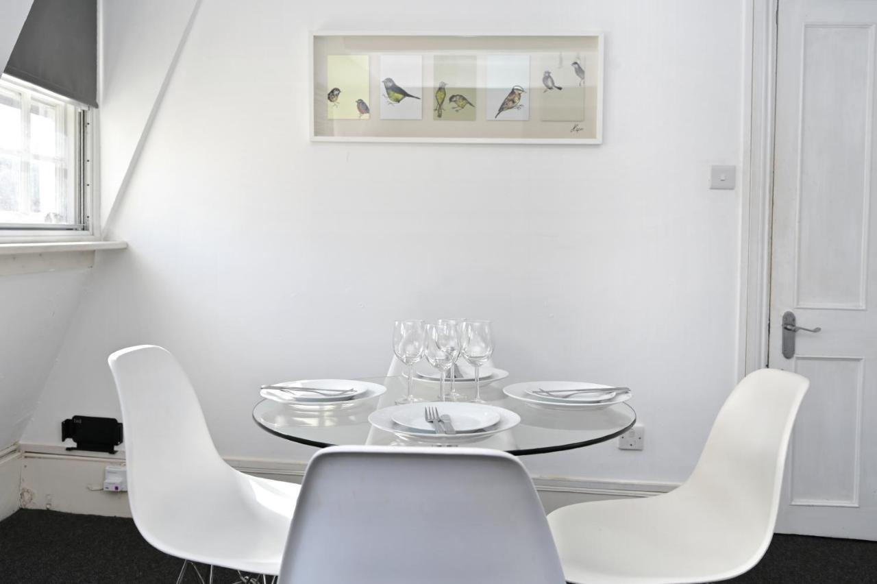 Soho, Piccadilly & Chinatown - Two Bedroom & Two Double Beds Apartamento Londres